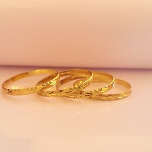 Slim Pattern Bangles (Set of 4) أساور رفيعة بنقش ناعم (4 قطع)
