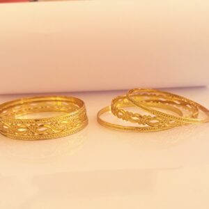 Elegant Filigree Bangles (Set of 4) أساور بنقش مفرغ أنيق (4 قطع)